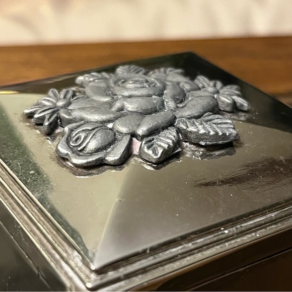 Vintage Silver Plated ROSE Keepsake Ring Trinket Box Red Velvet Lining - Picture 2 of 4